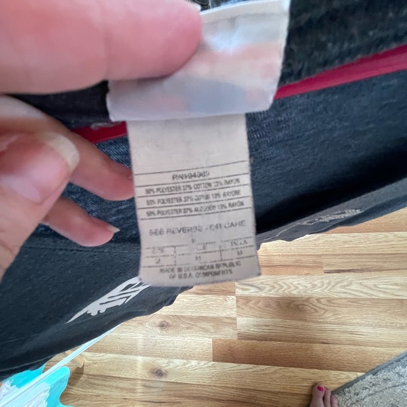 Detroit Tigers women’s v neck t-shirt. Size medium navy blue with rhinestone D - Picture 5 of 6